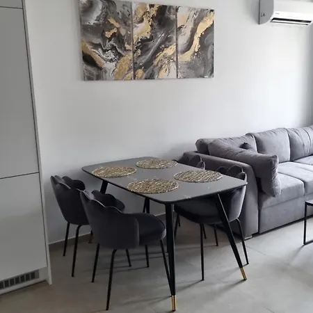 Luxus Apartament Mit Pool 150 M Zum In شقة
