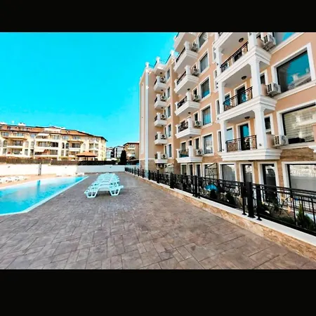 Luxus Apartament Mit Pool 150 M Zum In شقة